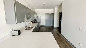 Coffee/tea maker, fridge, microwave, oven - Sleepover | Alluring 1BD/1BA - Des Moines (West Des Moines)