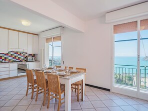 Dining - Beautiful apartment for 5 guests with WIFI, TV and balcony (Moneglia)
