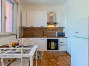 Oven, dishwasher, toaster, highchair