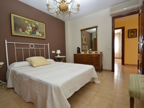 4 soverom, strykejern/-brett, reiseseng for barn og wi-fi (inkludert)