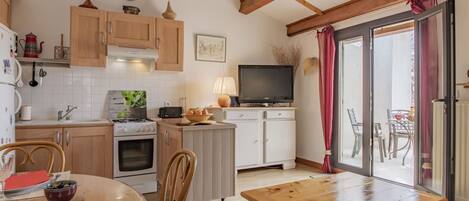 Micro-ondes, four, grille-pain