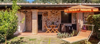 Beautiful apartment in villa for 4 guests with WIFI, A/C, TV, terrace and pets allowed