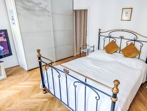 1 bedroom, iron/ironing board, free WiFi