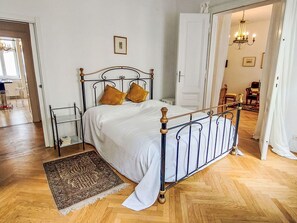 1 bedroom, iron/ironing board, free WiFi