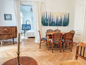 Dining - Lovely apartment for 4 people with WIFI, TV and balcony (Vienna)
