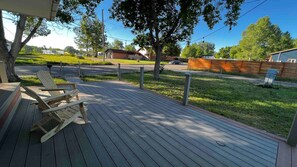 Terrace/patio - Quiet neighborhood, relaxing wrap around deck with fire pit. Short walk to town. (Lander)