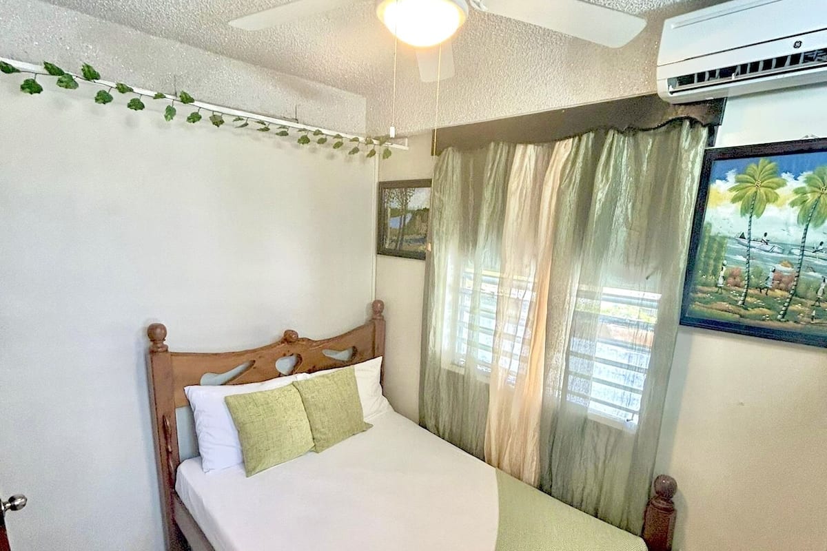Habitación estándar, 1 cama doble | Tabla de planchar con plancha y wifi gratis