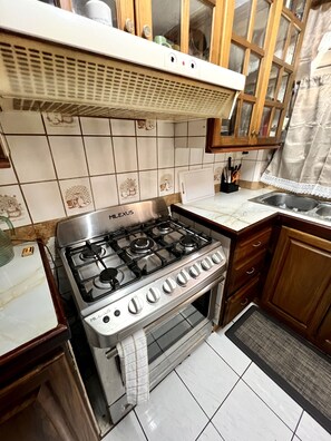 Private kitchen - La Maison Guesthouse (Roseau)