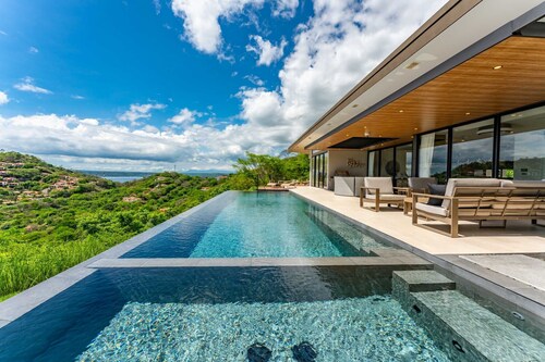 Picture-Perfect Ocean-View Villa – Ideal for Families & Relaxation