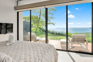 5 bedrooms, in-room safe, iron/ironing board, free WiFi - Picture-Perfect Ocean-View Villa – Ideal for Families & Relaxation (Playa Hermosa)