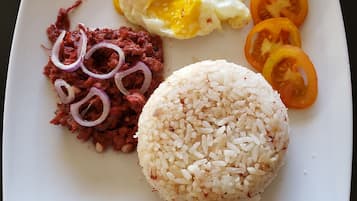 Daily cooked-to-order breakfast (PHP 150 per person)