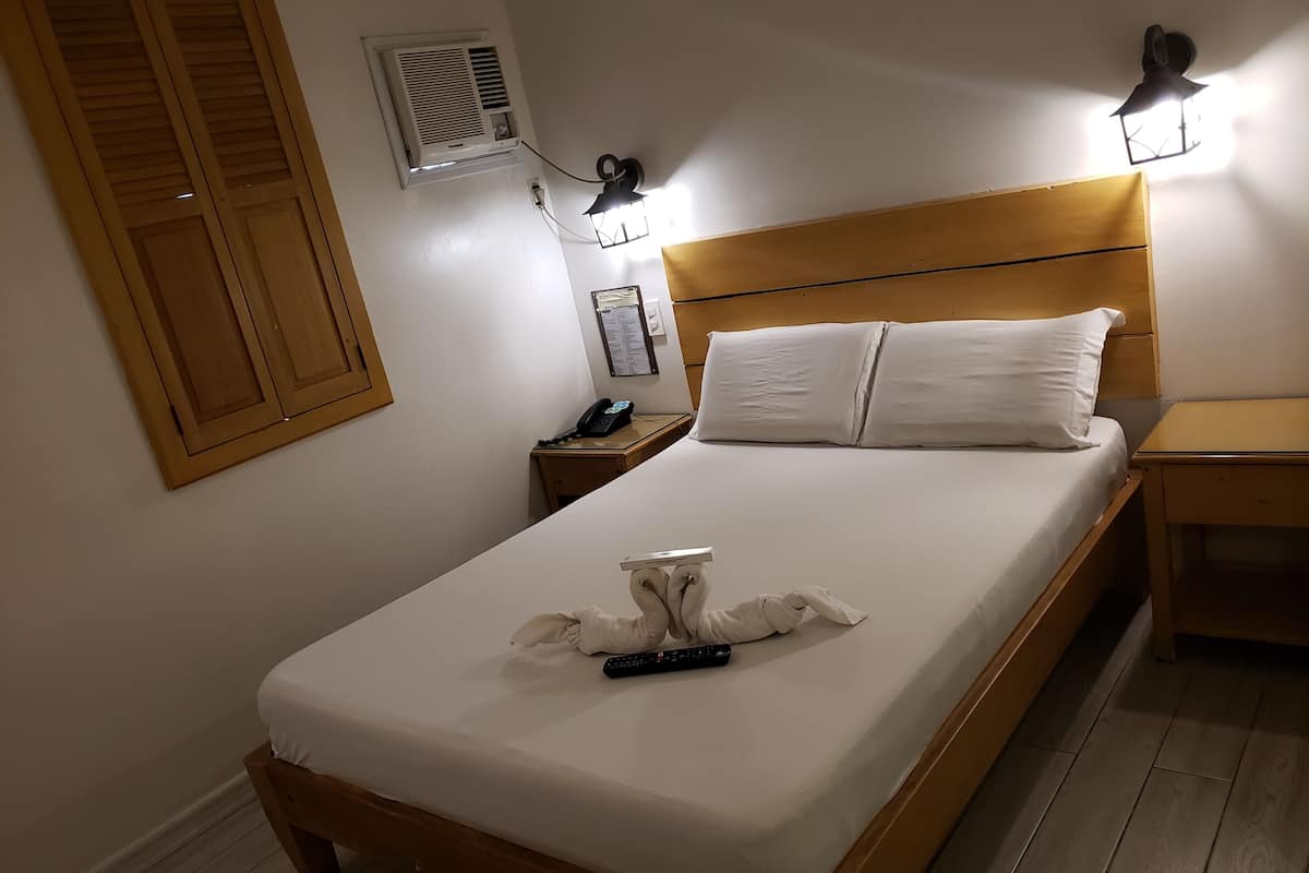 Basic Double Room | Desk, laptop workspace, free WiFi