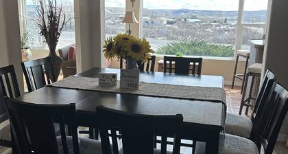 A retreat near Elephant Butte Lake/Golf Course with awesome views. Enjoy!