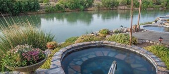 Three bedroom retreat near Elephant Butte Lake with a relaxing hot tub.