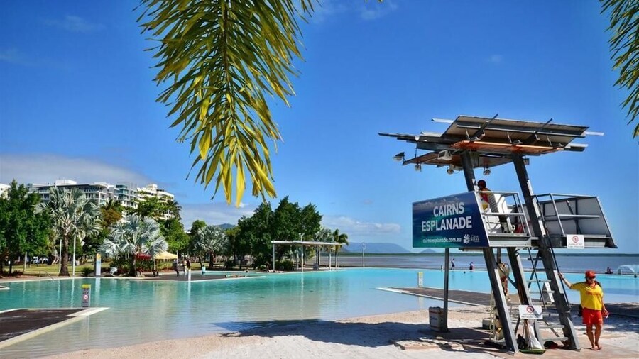 Spacious 3-beds w Direct Access to Pool