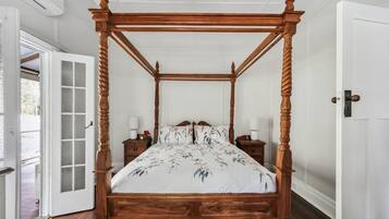 2 bedrooms, iron/ironing board, travel cot, WiFi