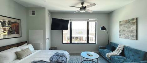 Bureau, fer et planche à repasser, Wi-Fi gratuit, draps fournis