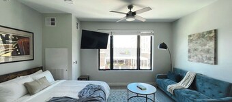 Sleepover | Attractive Studio and Gym - Des Moines