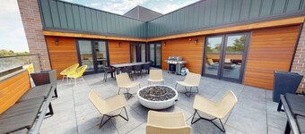 Sleepover | Attractive Studio and Gym - Des Moines