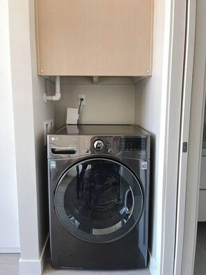 Interior - Sleepover | Attractive Studio and Gym - Des Moines (Des Moines)