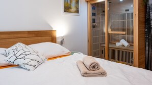1 soverom, skrivebord og internettilgang