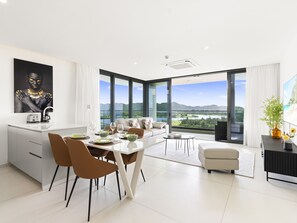 TV - B-1103 (Cupecoy)