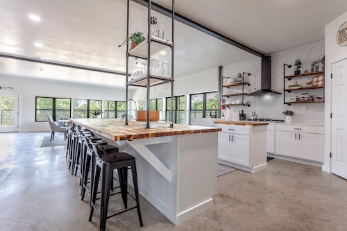 Xenia Creek Barndo l hot tub l pool l Valley Mills, Clifton, Waco, Gatesville