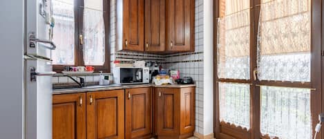 Frigorifero, microonde, forno, lavastoviglie