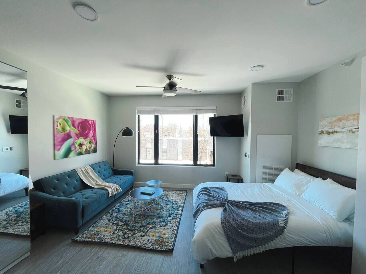 Bureau, fer et planche à repasser, Wi-Fi gratuit, draps fournis