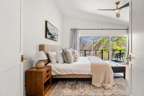 4 bedrooms, desk, iron/ironing board, WiFi