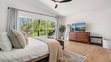 4 bedrooms, desk, iron/ironing board, WiFi