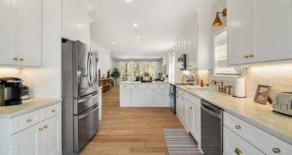 Idlewood Suites ~ 3-Story West Knoxville Suite #1