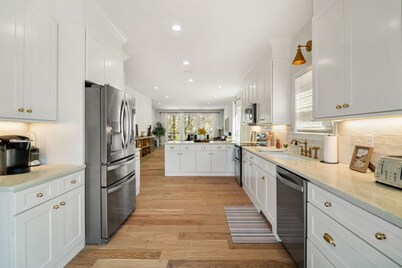 Idlewood Suites ~ 3-Story West Knoxville Suite #1