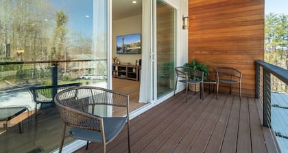 Idlewood Suites ~ 3-Story West Knoxville Suite #1