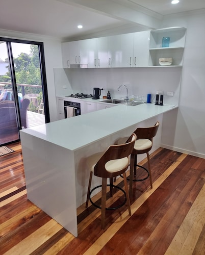 Yungaburra Whitehouse 
Walking distance to village (100 metres)
2 ensuites