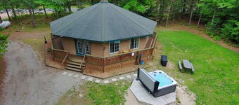 The Octagon & APT - Hot tub, Game room, 1.8 miles to Lake Michigan beach