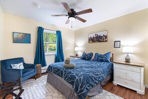 4 Schlafzimmer, Schreibtisch, Bügeleisen/Bügelbrett, Reisekinderbett