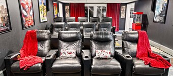 4200SF:Theater*Hot Tub*Pinball*FirePit*3 King Beds
