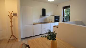 Kühlschrank, Ofen, Geschirrspüler, Hochstuhl