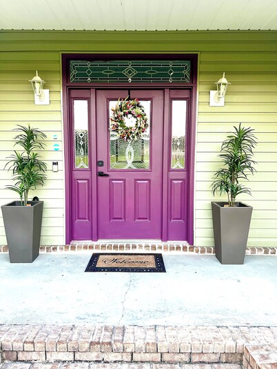 Beautiful Lake front house for a fabulous getaway for large family!  Sleeps 8 