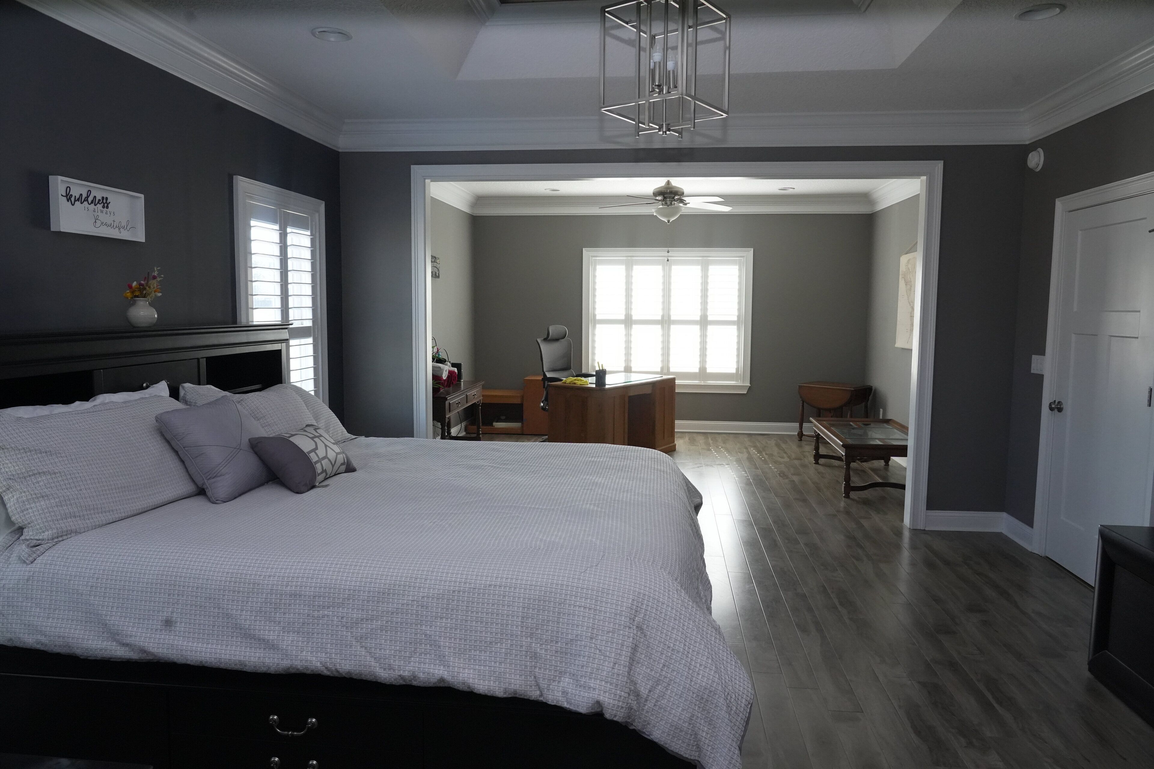 4 bedrooms, desk, iron/ironing board, WiFi (free)