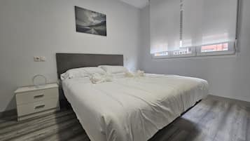 3 chambres, fer et planche à repasser, Wi-Fi gratuit, draps fournis