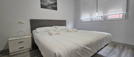 3 chambres, fer et planche à repasser, Wi-Fi gratuit, draps fournis