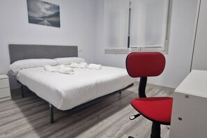 3 dormitorios, tabla de planchar con plancha, wifi gratis y ropa de cama