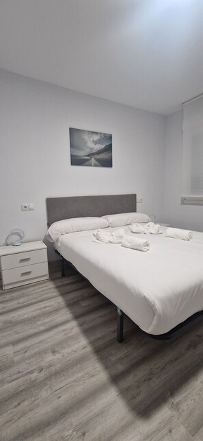 3 bedrooms, iron/ironing board, free WiFi, bed sheets