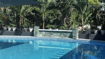 Kolam renang terbuka