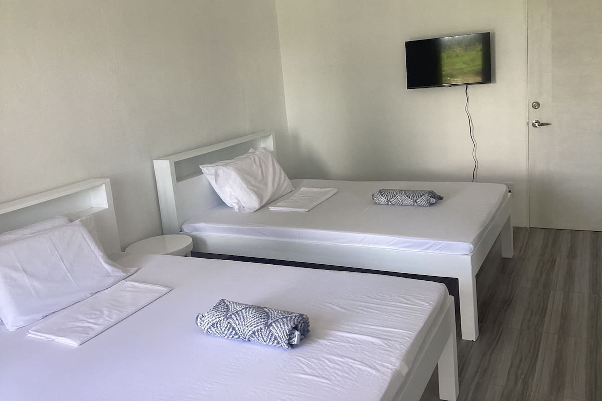 Camera Deluxe, 1 camera da letto, vista oceano parziale | Biancheria da letto di alta qualità, con arredamento individuale