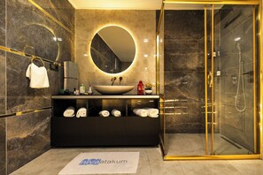Premium Room, Private Bathroom, Partial Sea View | Bathroom | Free toiletries, hair dryer, slippers, towels - Niva Atakum Otel (Atakum)