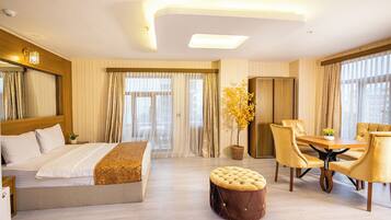 Exclusive Room | Minibar, desk, laptop workspace, blackout curtains