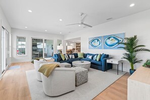 TV, fireplace, ping pong - Taj Duval, Sleeps 14, Saltwater Pool (Jacksonville Beach)